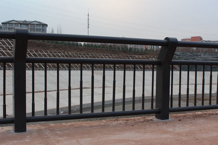 准格尔旗河道护栏(图1)