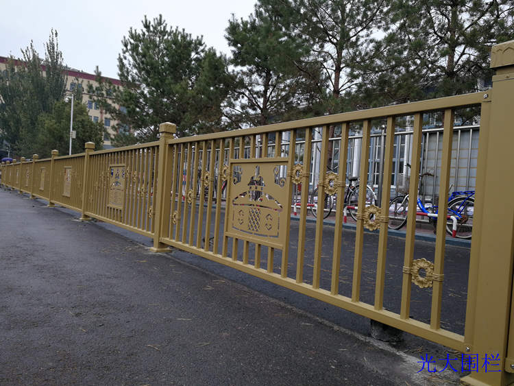 火车站广场黄金护栏(图3)