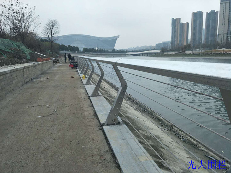 环球中心河道护栏