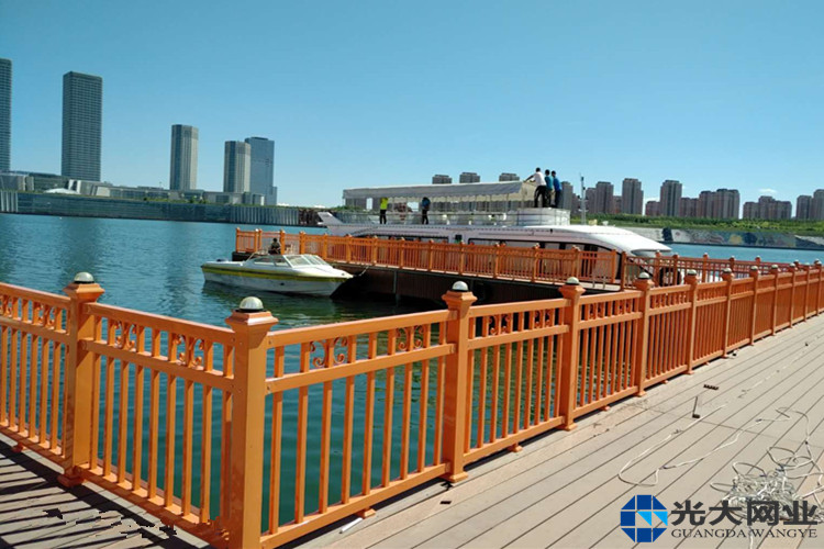 乌兰木伦湖码头景观护栏(图1)