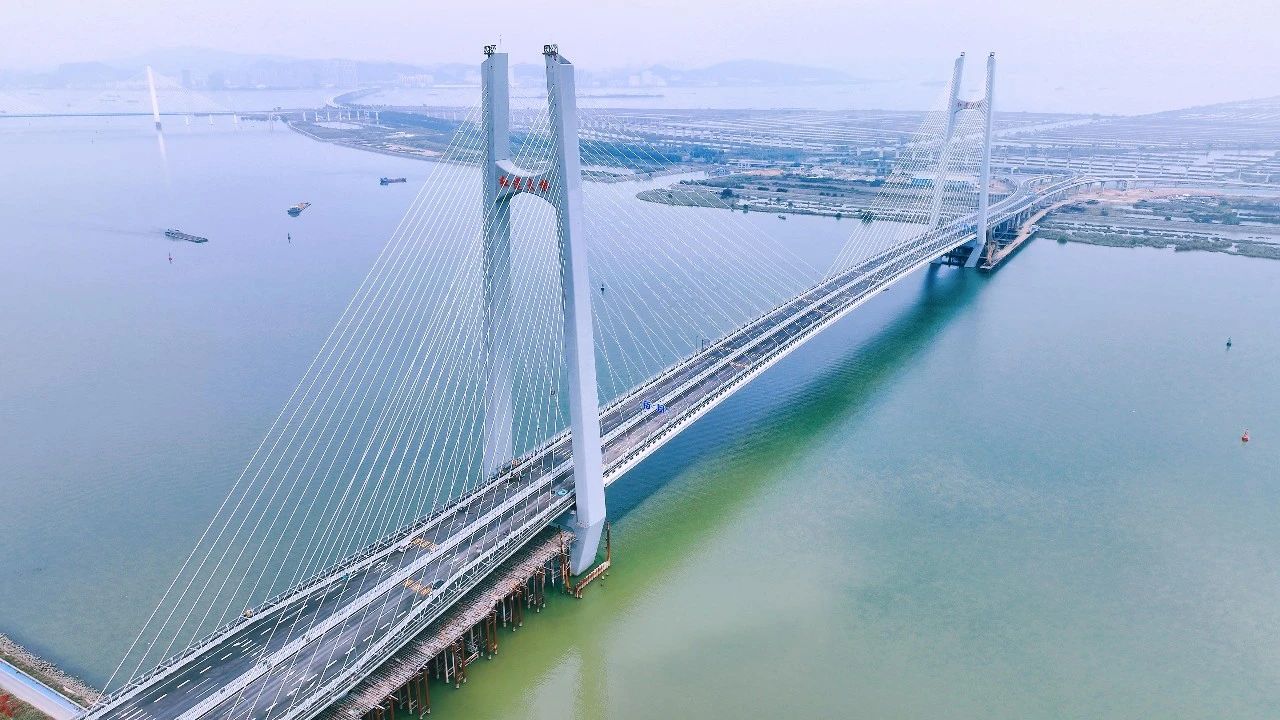 我国最大跨度多功能斜拉桥建成通车！